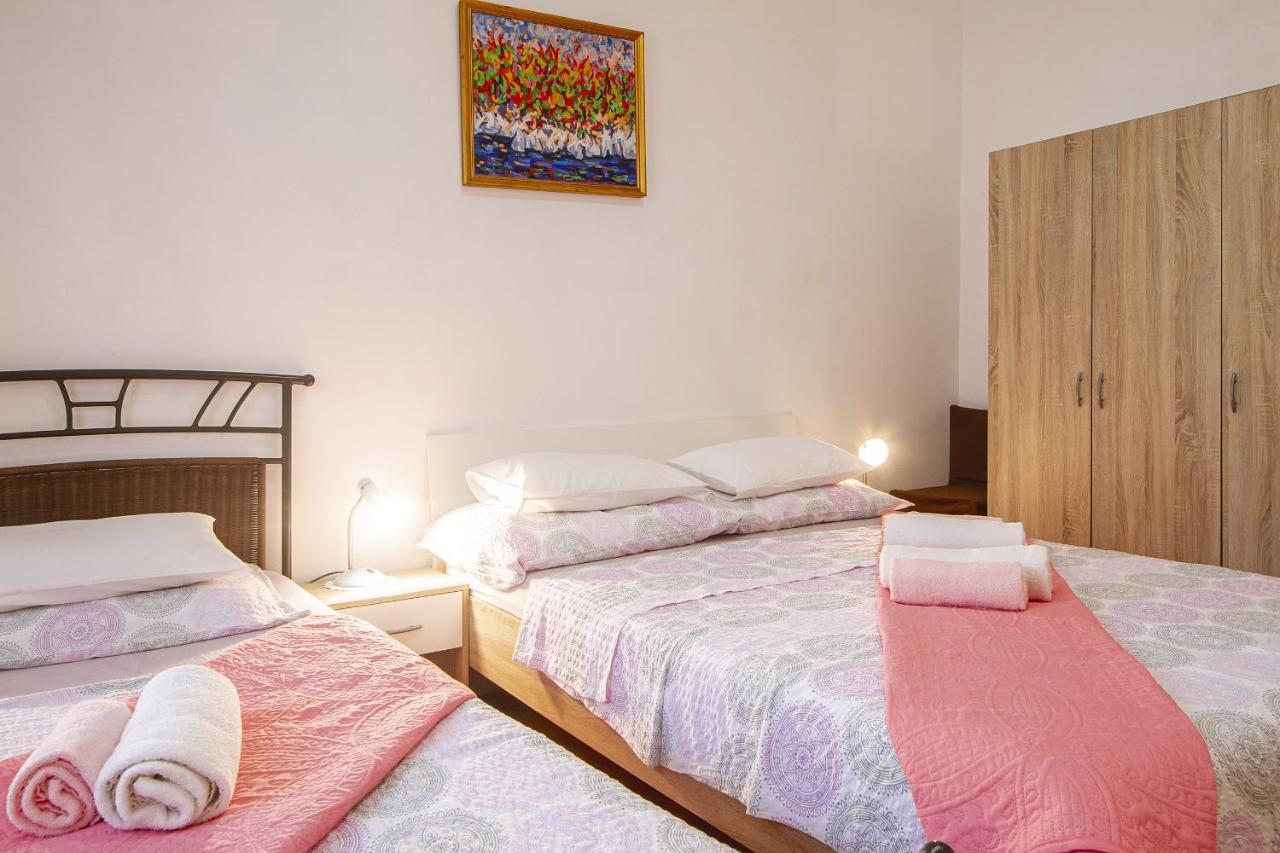 Apartmani Justic Njivice Eksteriør bilde